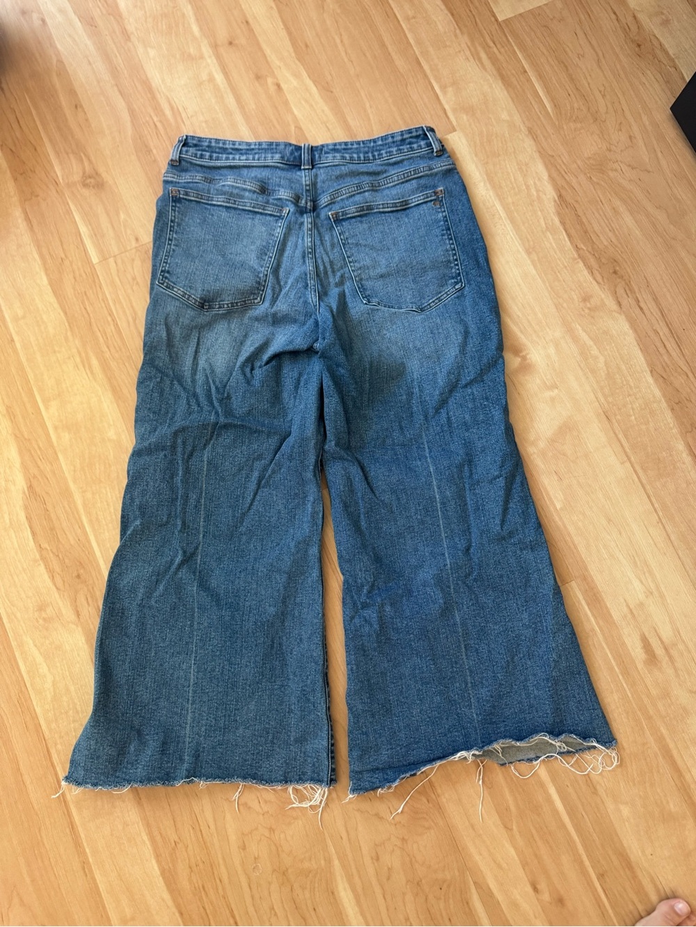 Madewell Wide Leg FlareJeans in Medium Blue Denim - Picture 2 of 3
